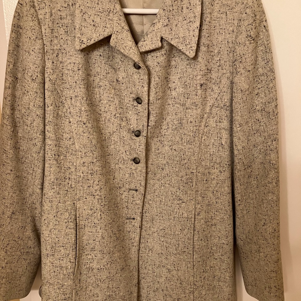 Women’s black and white tweed blazer